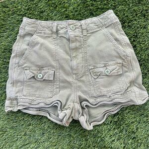 American Eagle green cargo shorts
